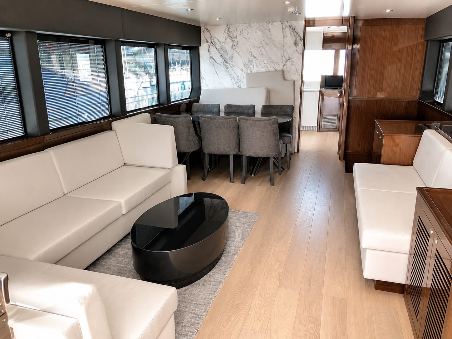 YNR 63 modern salon ve ahşap işçiliği